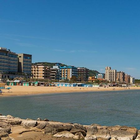 Zara D'Amare A Pesaro 10 Metri Dalla Spiaggia By Yohome Exterior foto