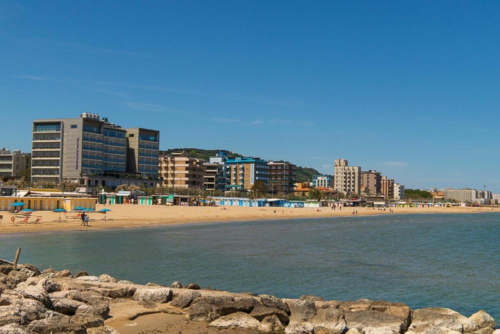 Zara D'Amare A Pesaro 10 Metri Dalla Spiaggia By Yohome Exterior foto